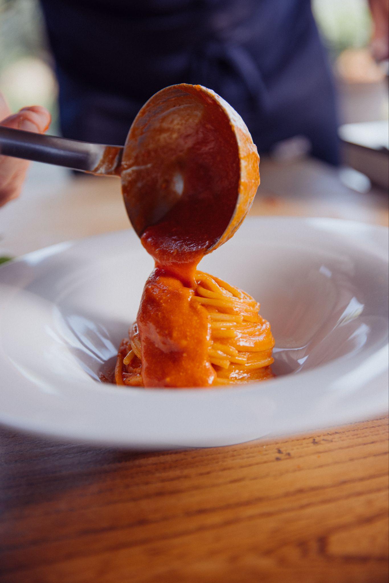 Classic spaghetti with tomato sauce and fresh basil